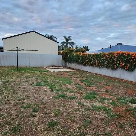 Spacious 5-Bed House Opposite Iga & Golf Course Kalgoorlie Exterior photo