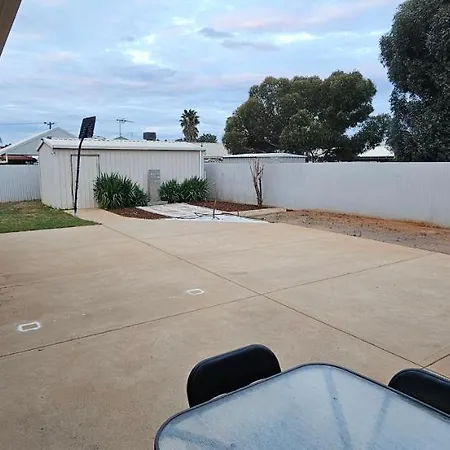 Spacious 5-Bed House Opposite Iga & Golf Course Kalgoorlie Exterior photo
