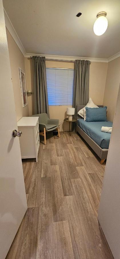 Spacious 5-bed House Opposite Iga & Golf Course