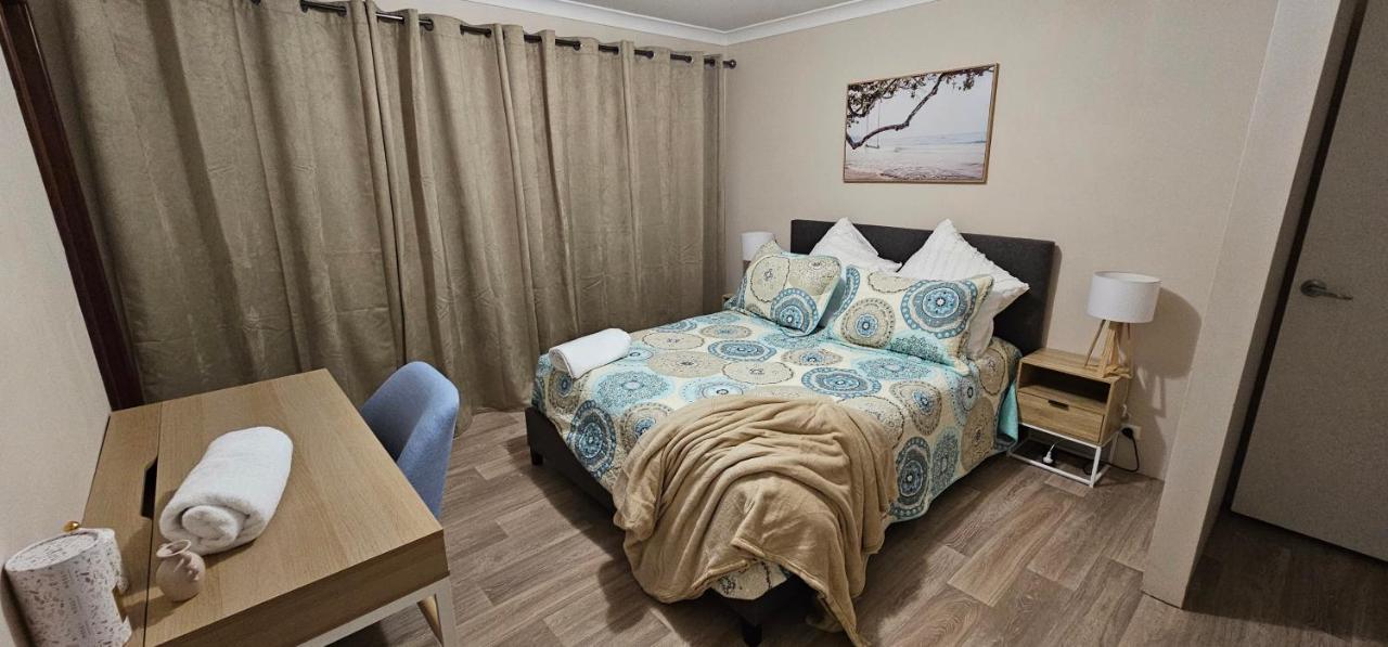 Spacious 5-bed House Opposite Iga & Golf Course