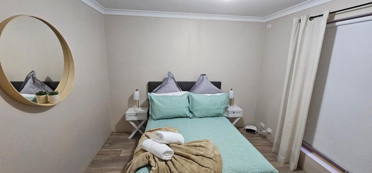 Spacious 5-bed House Opposite Iga & Golf Course Holiday home *